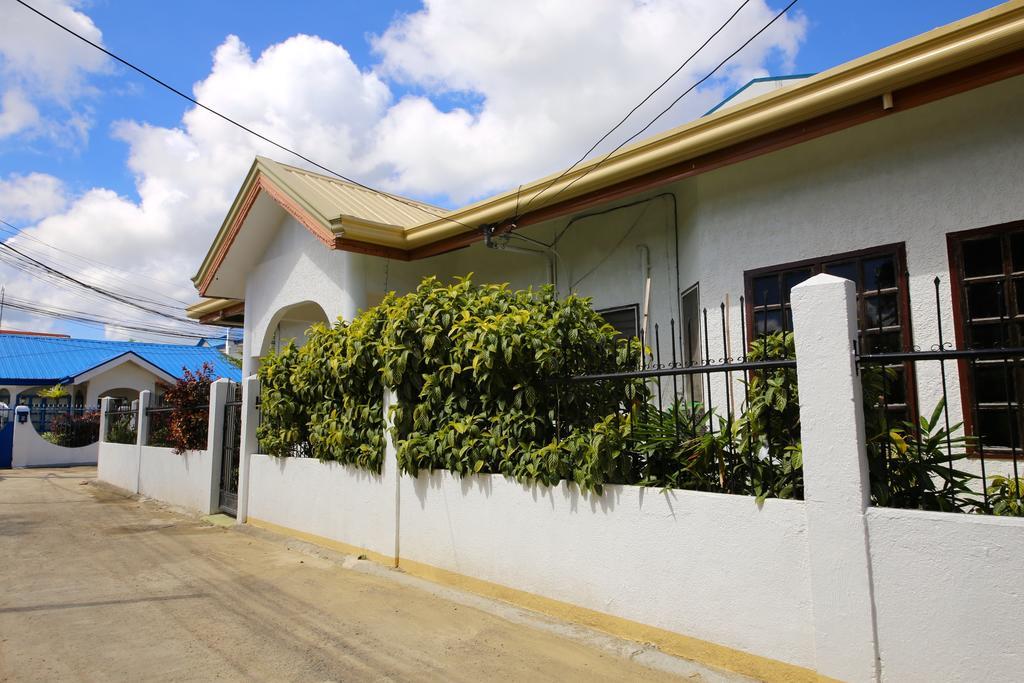 Dee Guest House Lapu-Lapu City Exteriör bild
