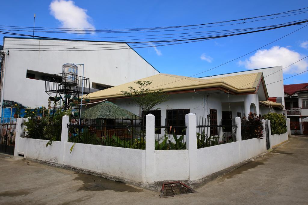 Dee Guest House Lapu-Lapu City Exteriör bild