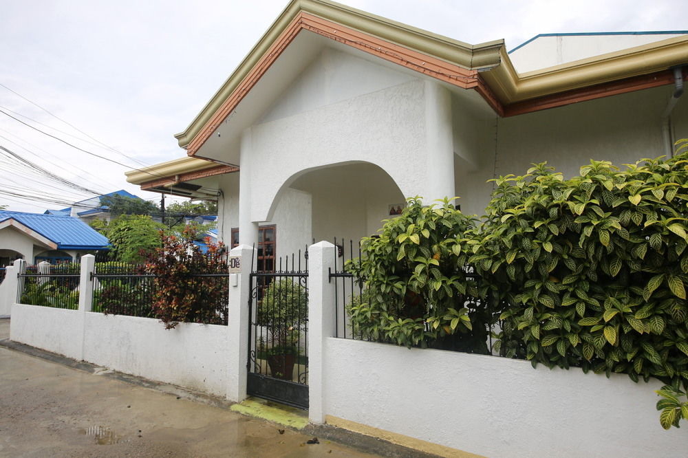 Dee Guest House Lapu-Lapu City Exteriör bild
