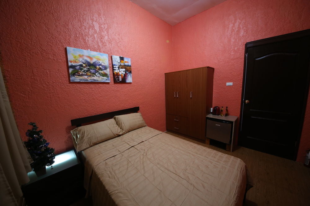 Dee Guest House Lapu-Lapu City Exteriör bild