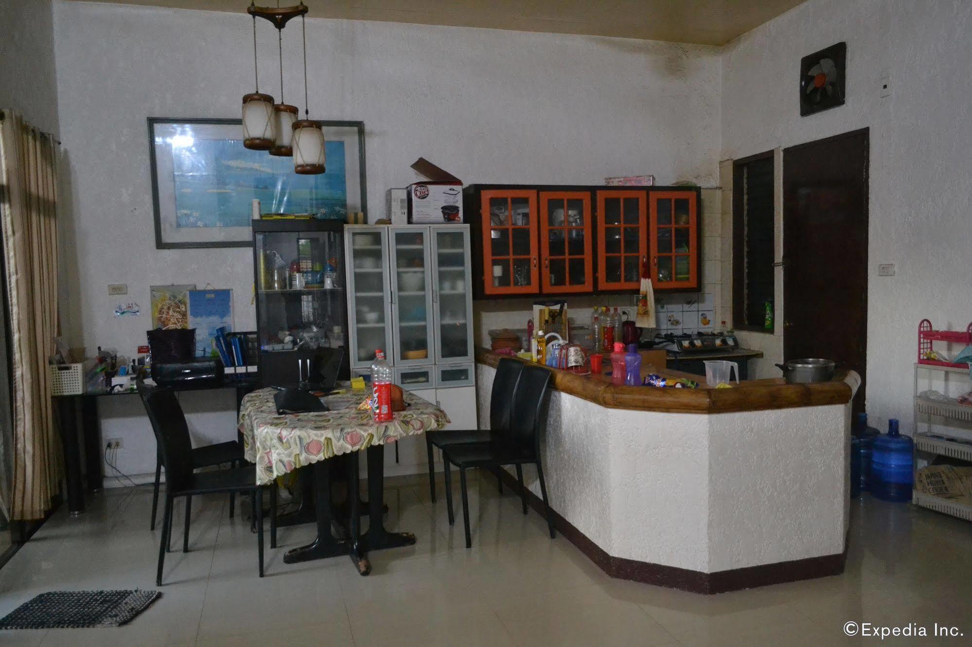 Dee Guest House Lapu-Lapu City Exteriör bild