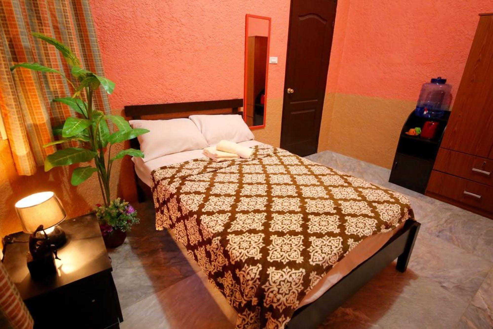 Dee Guest House Lapu-Lapu City Exteriör bild