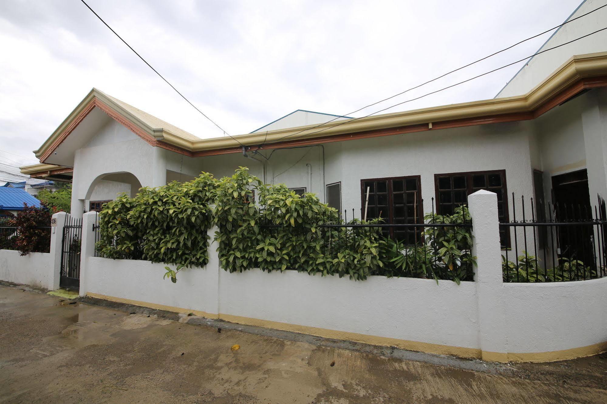 Dee Guest House Lapu-Lapu City Exteriör bild
