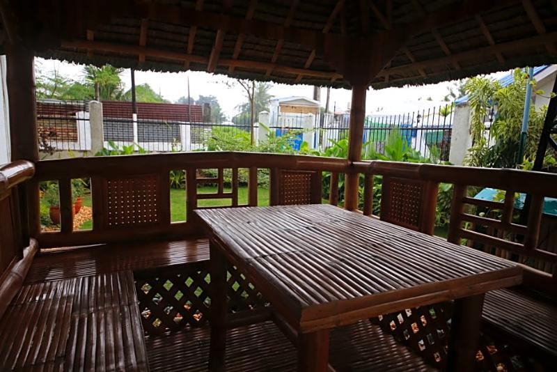 Dee Guest House Lapu-Lapu City Exteriör bild